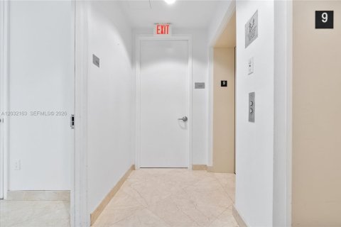 Copropriété à vendre à Sunny Isles Beach, Floride: 3 chambres, 216.18 m2 № 2181523 - photo 2