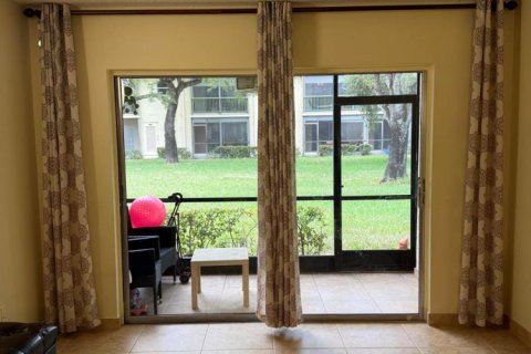 Condo in Coral Springs, Florida, 1 bedroom  № 2176762 - photo 2