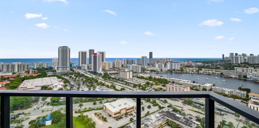 Condo à Hallandale Beach, Floride, 2 chambres  № 1969645