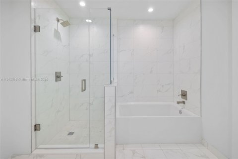 Copropriété à louer à Hallandale Beach, Floride: 2 chambres, 117.43 m2 № 1969645 - photo 22