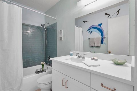 Townhouse in Saint Petersburg, Florida 2 bedrooms, 94.95 sq.m. № 1576686 - photo 15