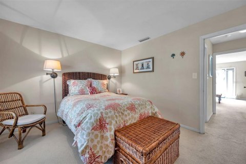 Townhouse in Saint Petersburg, Florida 2 bedrooms, 94.95 sq.m. № 1576686 - photo 17