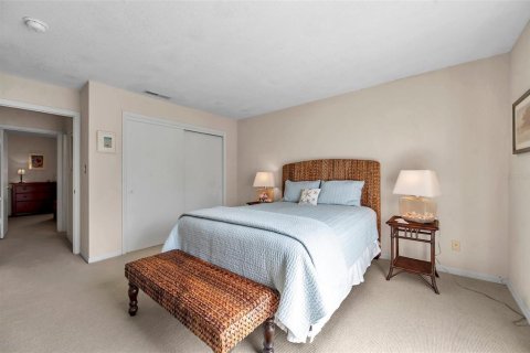Townhouse in Saint Petersburg, Florida 2 bedrooms, 94.95 sq.m. № 1576686 - photo 12