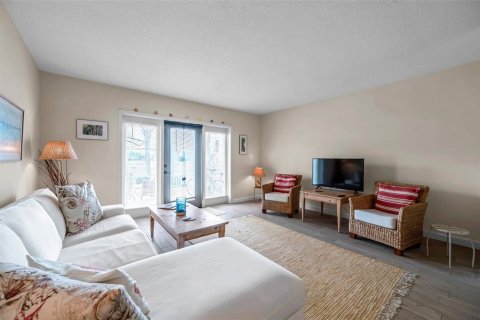 Townhouse in Saint Petersburg, Florida 2 bedrooms, 94.95 sq.m. № 1576686 - photo 7