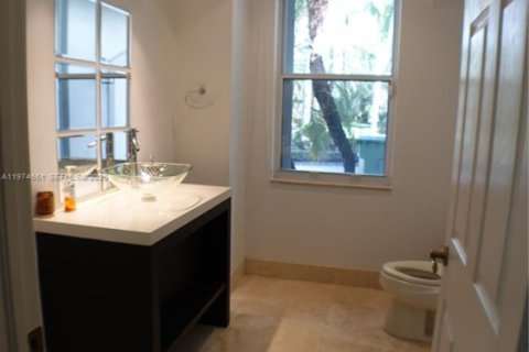 House in Weston, Florida 4 bedrooms, 393.26 sq.m. № 2036267 - photo 20