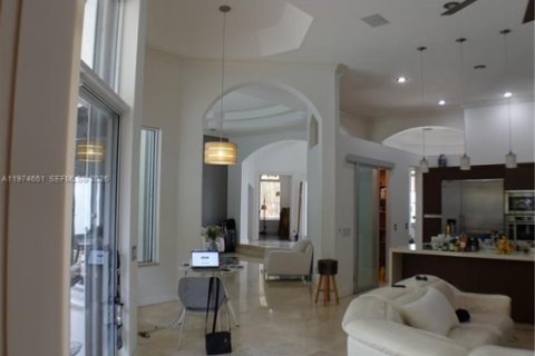 House in Weston, Florida 4 bedrooms, 393.26 sq.m. № 2036267 - photo 14