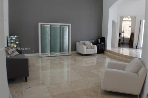 House in Weston, Florida 4 bedrooms, 393.26 sq.m. № 2036267 - photo 3