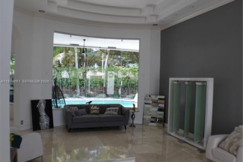 House in Weston, Florida 4 bedrooms, 393.26 sq.m. № 2036267 - photo 2