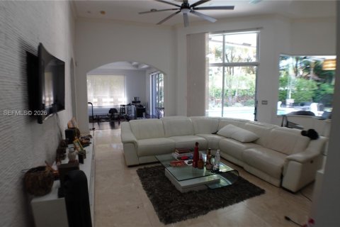 House in Weston, Florida 4 bedrooms, 393.26 sq.m. № 2036267 - photo 10