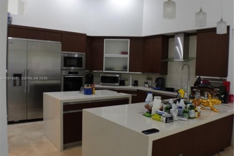 House in Weston, Florida 4 bedrooms, 393.26 sq.m. № 2036267 - photo 16