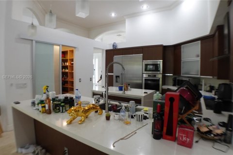 House in Weston, Florida 4 bedrooms, 393.26 sq.m. № 2036267 - photo 18