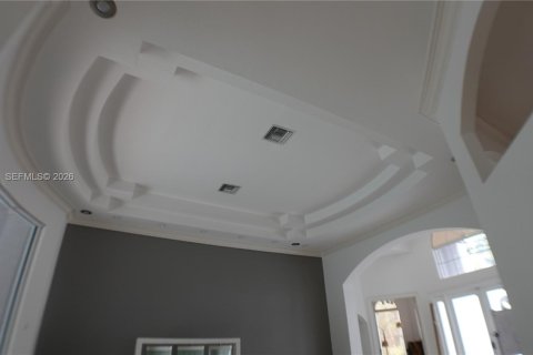 House in Weston, Florida 4 bedrooms, 393.26 sq.m. № 2036267 - photo 5
