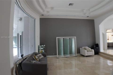 House in Weston, Florida 4 bedrooms, 393.26 sq.m. № 2036267 - photo 7