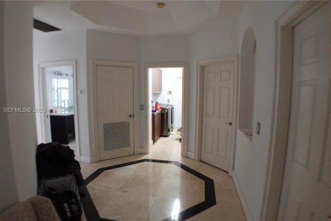 House in Weston, Florida 4 bedrooms, 393.26 sq.m. № 2036267 - photo 30