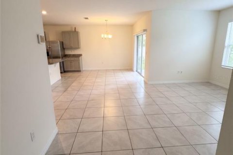 Villa ou maison à louer à Davenport, Floride: 4 chambres, 171.96 m2 № 2437287 - photo 4