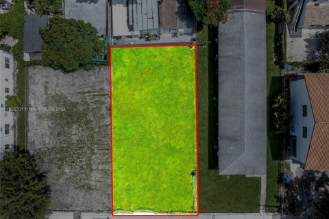 Commercial property in Miami, Florida № 1961077 - photo 1