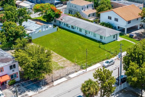 Commercial property in Miami, Florida № 1961077 - photo 10