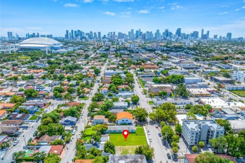 Commercial property in Miami, Florida № 1961077 - photo 15