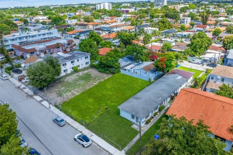 Commercial property in Miami, Florida № 1961077 - photo 4