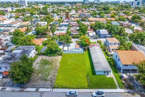 Commercial property in Miami, Florida № 1961077 - photo 21