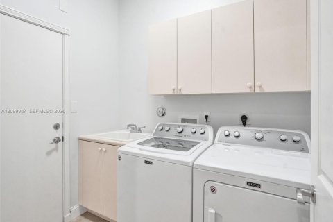 Casa en venta en Lake Worth, Florida, 3 dormitorios, 193.05 m2 № 2405976 - foto 13