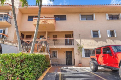 Купить кондоминиум в Хайалиа, Флорида 2 спальни, 76.09м2, № 1958006 - фото 3