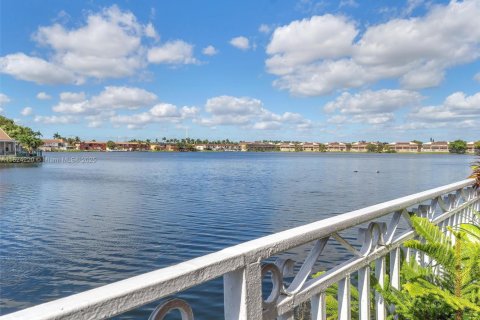 Купить кондоминиум в Хайалиа, Флорида 2 спальни, 76.09м2, № 1958006 - фото 24