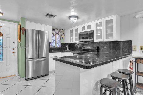 Купить кондоминиум в Хайалиа, Флорида 2 спальни, 76.09м2, № 1958006 - фото 7