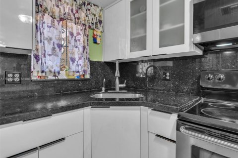 Купить кондоминиум в Хайалиа, Флорида 2 спальни, 76.09м2, № 1958006 - фото 6