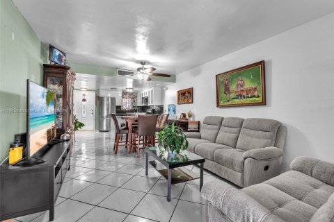 Купить кондоминиум в Хайалиа, Флорида 2 спальни, 76.09м2, № 1958006 - фото 10