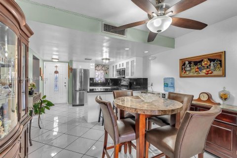 Купить кондоминиум в Хайалиа, Флорида 2 спальни, 76.09м2, № 1958006 - фото 9