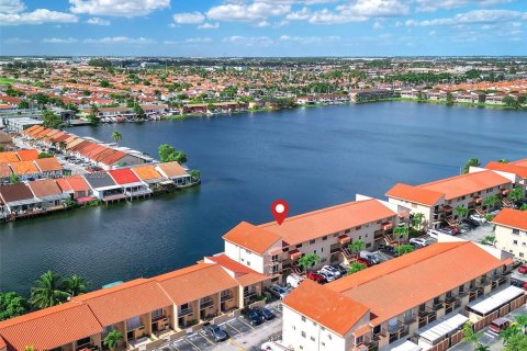 Купить кондоминиум в Хайалиа, Флорида 2 спальни, 76.09м2, № 1958006 - фото 1