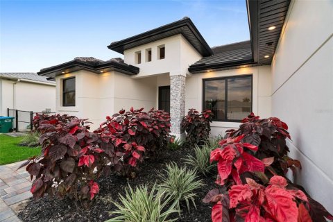 House in Cape Coral, Florida 4 bedrooms, 201.23 sq.m. № 2097921 - photo 6