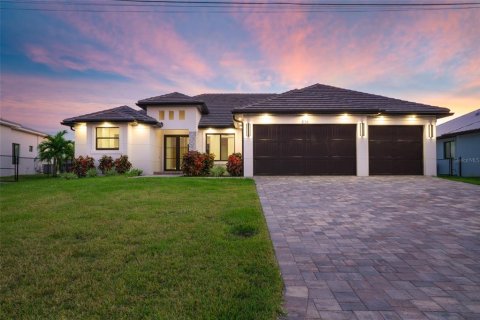 Casa en Cape Coral, Florida 4 dormitorios, 201.23 m2 № 2097921