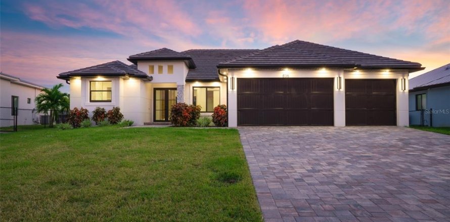 House in Cape Coral, Florida 4 bedrooms, 201.23 sq.m. № 2097921