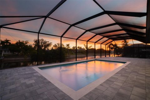 House in Cape Coral, Florida 4 bedrooms, 201.23 sq.m. № 2097921 - photo 2
