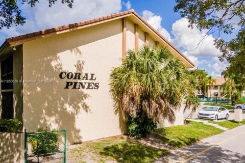Copropriété à vendre à Coral Springs, Floride: 2 chambres, 88.26 m2 № 1856874 - photo 2