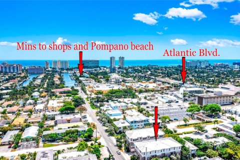 Снять в аренду таунхаус в Помпано-Бич, Флорида 4 спальни, 227.89м2, № 750668 - фото 1