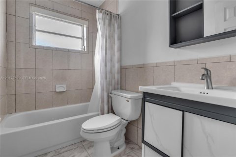 Купить кондоминиум в Майами, Флорида 42.27м2, № 2089404 - фото 16