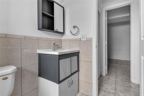 Купить кондоминиум в Майами, Флорида 42.27м2, № 2089404 - фото 15