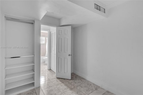 Купить кондоминиум в Майами, Флорида 42.27м2, № 2089404 - фото 13