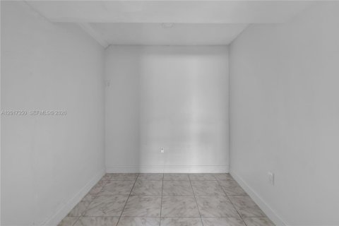 Купить кондоминиум в Майами, Флорида 42.27м2, № 2089404 - фото 14
