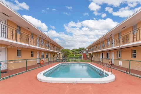 Купить кондоминиум в Майами, Флорида 42.27м2, № 2089404 - фото 3