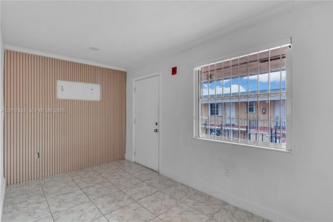 Купить кондоминиум в Майами, Флорида 42.27м2, № 2089404 - фото 7