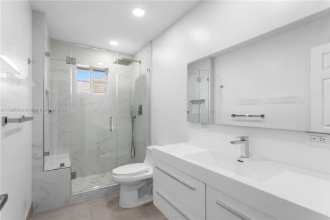 House in Weston, Florida 5 bedrooms, 329.99 sq.m. № 1951431 - photo 21