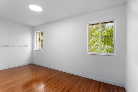 House in Weston, Florida 5 bedrooms, 329.99 sq.m. № 1951431 - photo 20