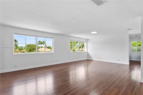 House in Weston, Florida 5 bedrooms, 329.99 sq.m. № 1951431 - photo 14