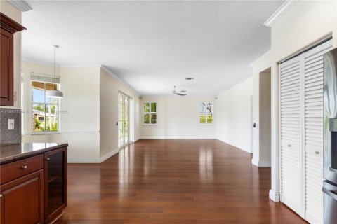House in Weston, Florida 5 bedrooms, 329.99 sq.m. № 1951431 - photo 7