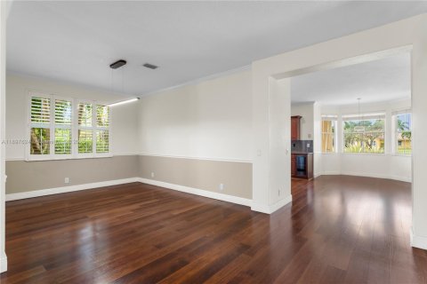 House in Weston, Florida 5 bedrooms, 329.99 sq.m. № 1951431 - photo 4