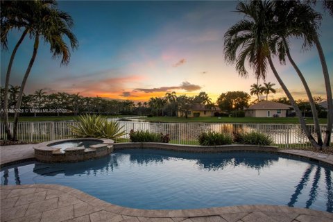 House in Weston, Florida 5 bedrooms, 329.99 sq.m. № 1951431 - photo 24